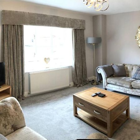 Stunning Apartment In The Heart Of Broadway Бродуей Екстериор снимка