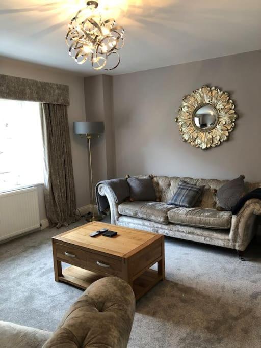 Stunning Apartment In The Heart Of Broadway Бродуей Екстериор снимка