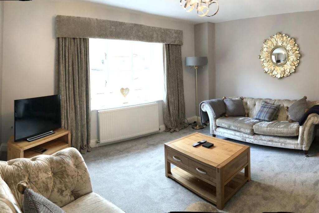 Stunning Apartment In The Heart Of Broadway Бродуей Екстериор снимка